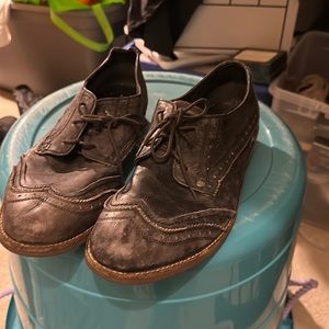 You are looking at a pair of fued Britannia men’s shoes is size 11 .